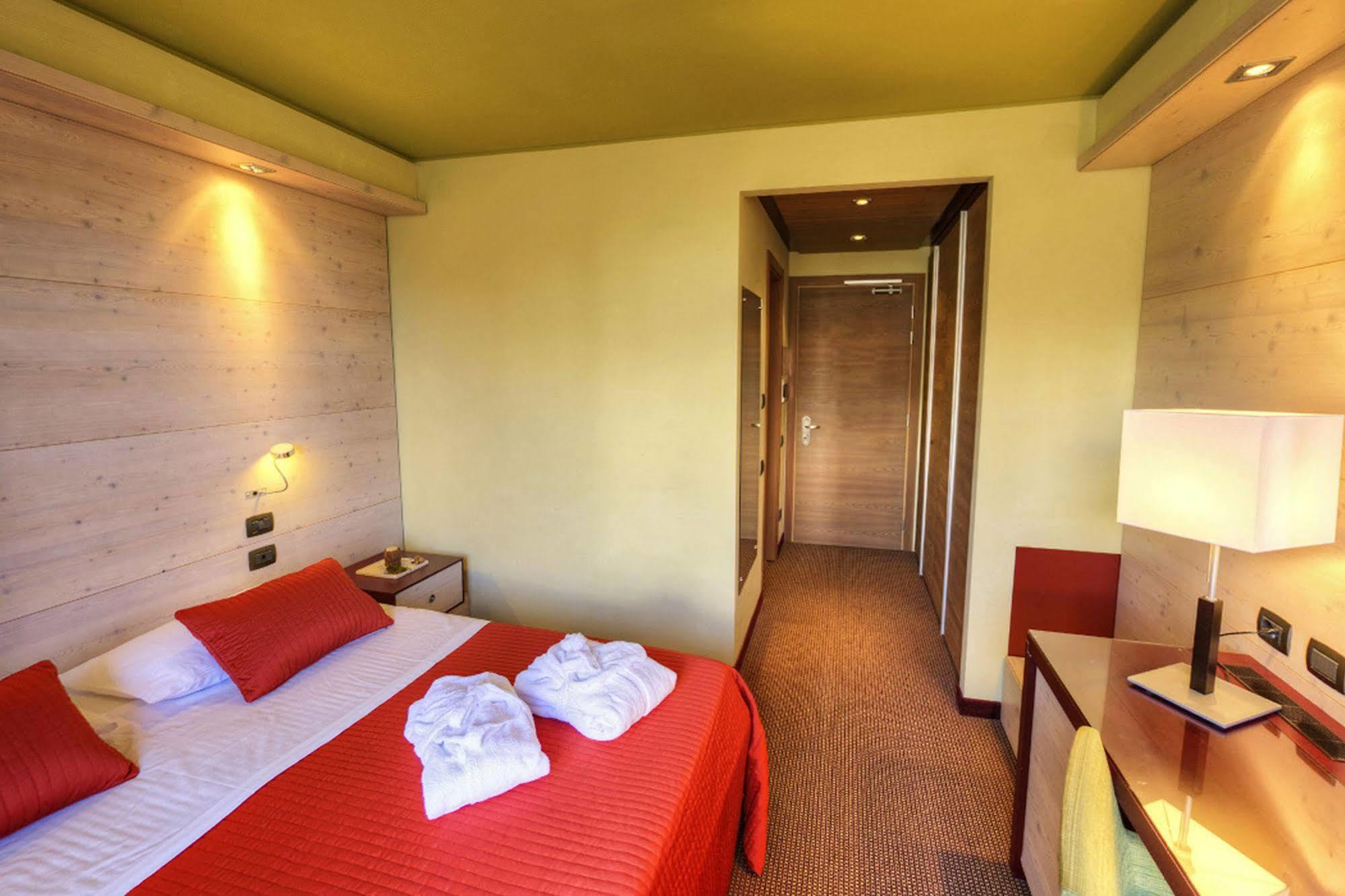 Hotel Sansicario Majestic Чезана Торинезе Екстериор снимка