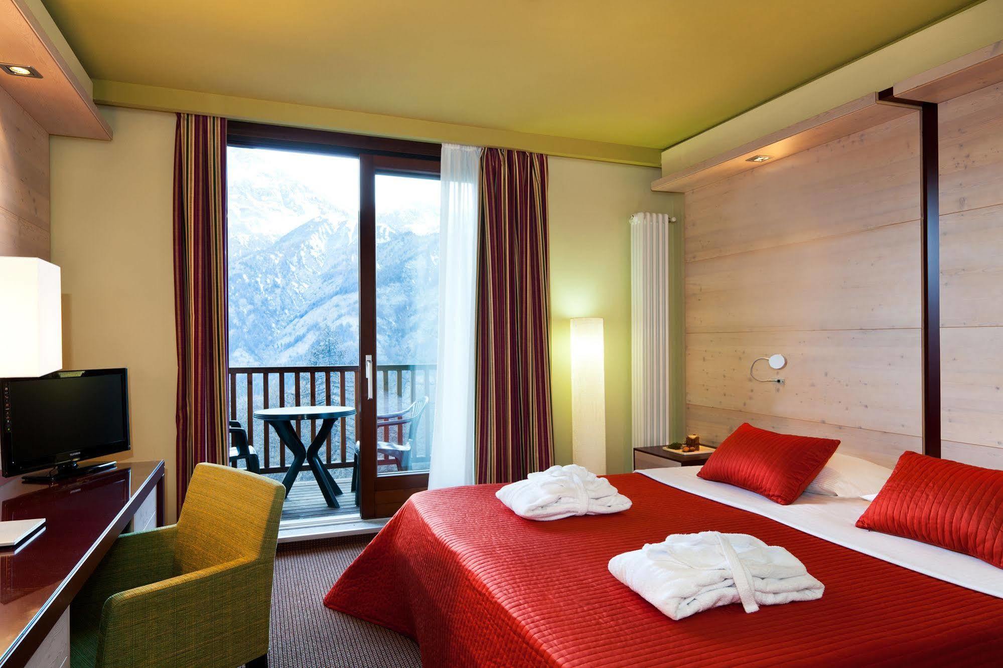 Hotel Sansicario Majestic Чезана Торинезе Екстериор снимка